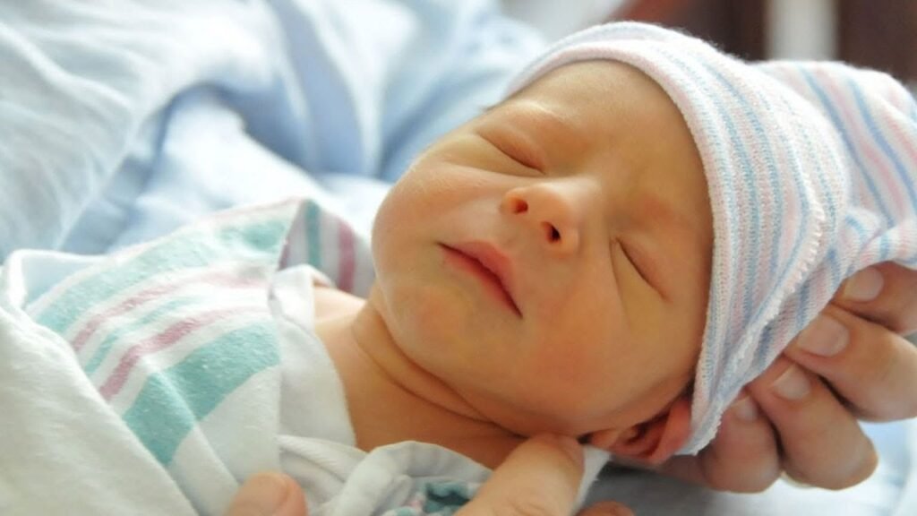 Médico viraliza ao reanimar e salvar recém-nascido! Vídeo