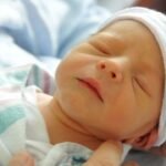 Agricultor mostra peixes saído de dentro de coco verde! Vídeo