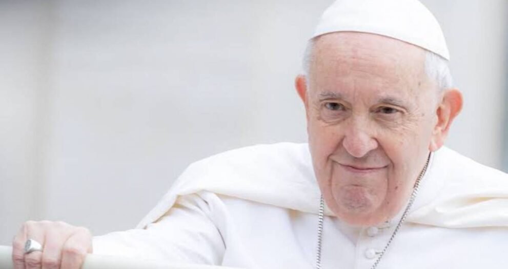 O arco-íris se formou onde o Papa Francisco está internado! Vídeo