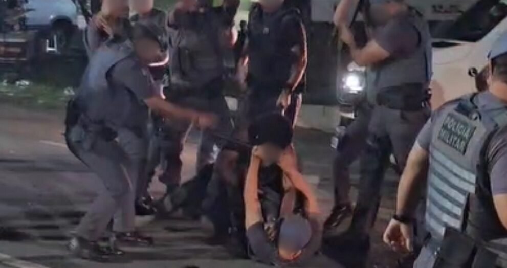 PM e foliões em Nazaré Paulista