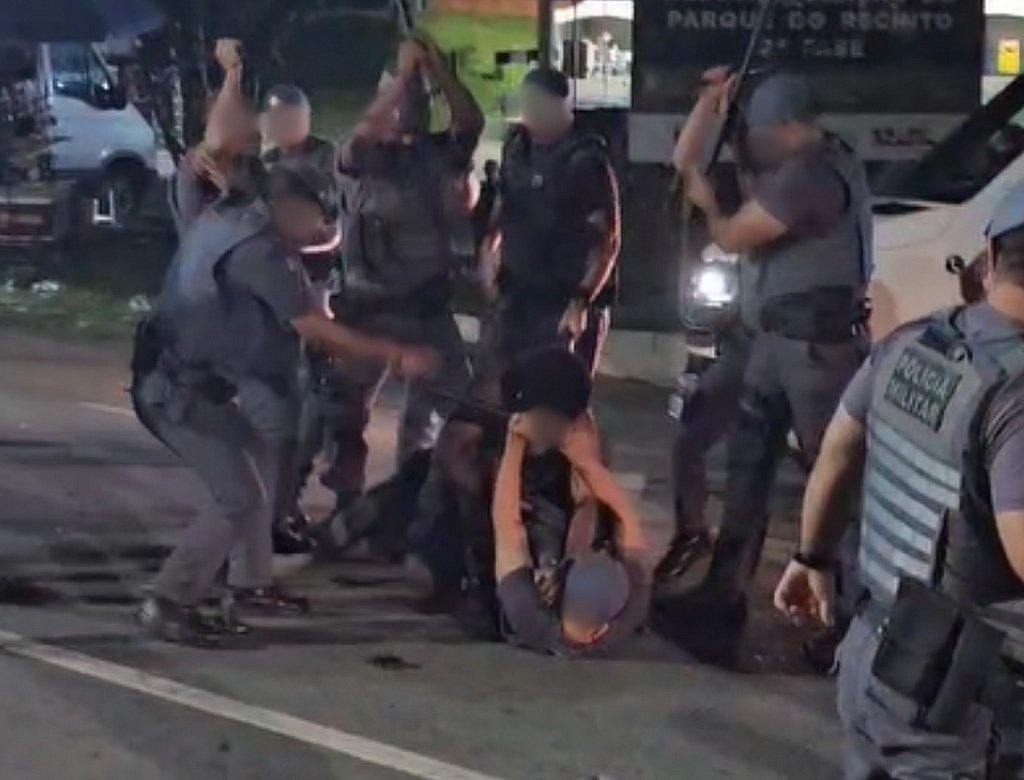 PM e foliões em Nazaré Paulista