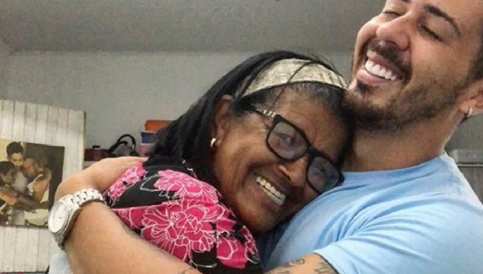 Carlinhos Maia abençoa mais uma vida! Enxergou sua mãe Maria nessa mulher!