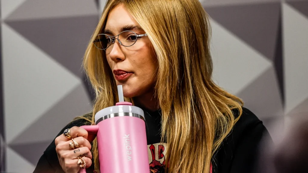 Virginia e seu copo rosa dão show na CPI das Bets!