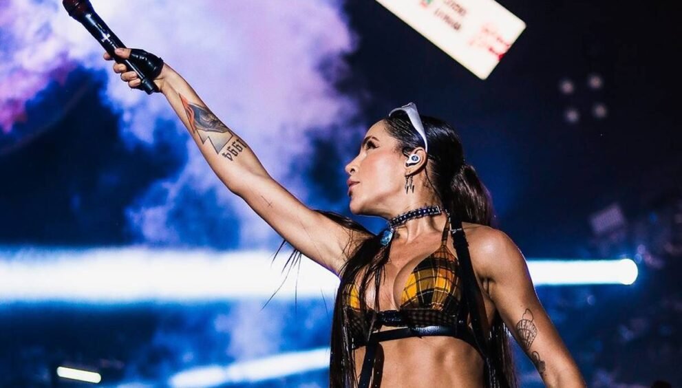 A DONA DA FARRA: Cantora Michele Andrade Encanta Petrolândia com um Show Histórico