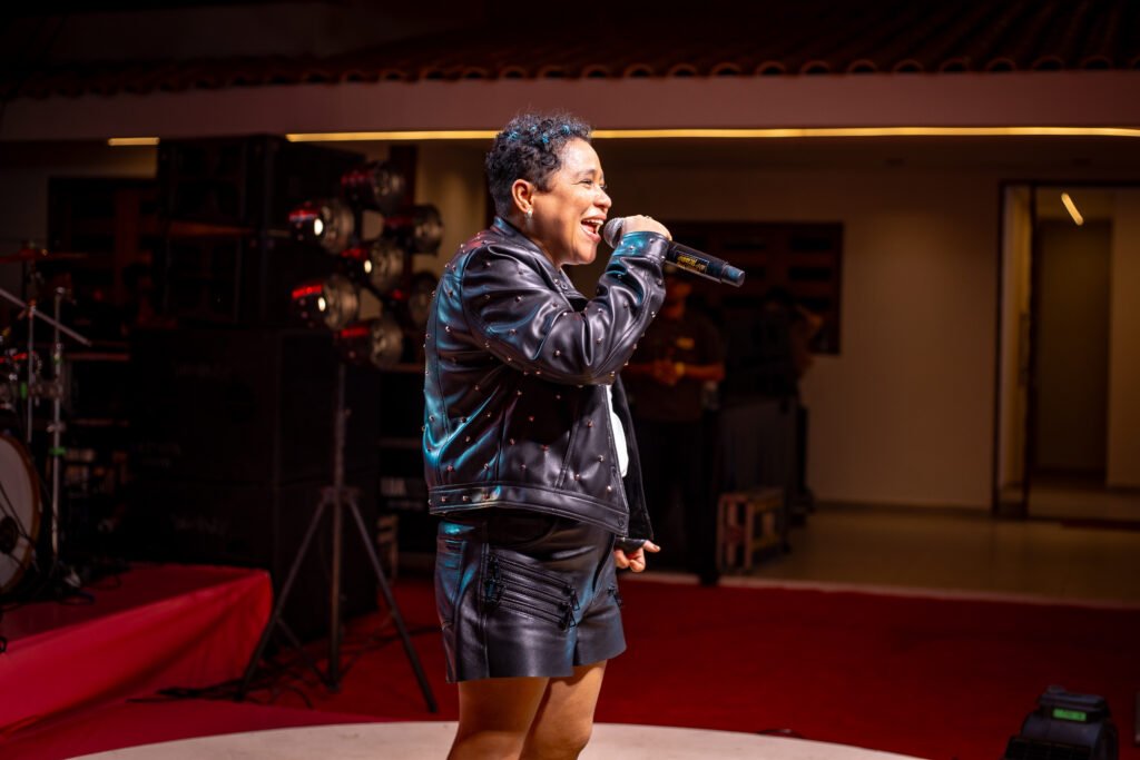 Em poucos dias de lançamento, o novo projeto de Raquel dos Teclados ultrapassa 1 milhão de plays!