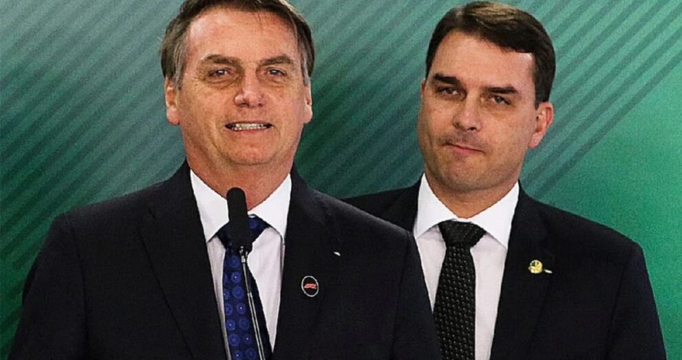 Flávio Bolsonaro é confirmado por Jair Bolsonaro como pré-candidato à Presidência em 2026