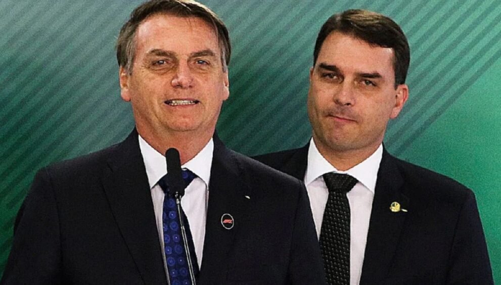 Flávio Bolsonaro é confirmado por Jair Bolsonaro como pré-candidato à Presidência em 2026